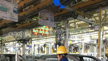 智能提升裝置用于車門安裝案例圖一 智能提升裝置用于車門安裝案例圖一